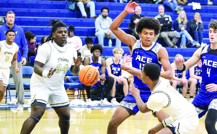 Jalan Butts (3) tries to dish the ball inside the paint to Brandon Watson (54). TREY NORRIS/Staff