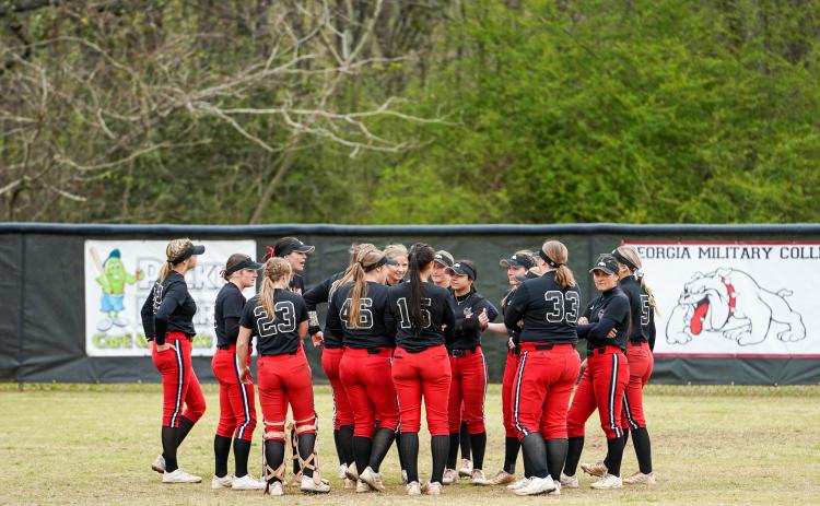 The GMC Junior College softball team huddles together. | CONTRIBUTED