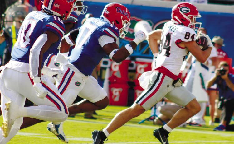 Top-ranked Bulldogs run away from Gators