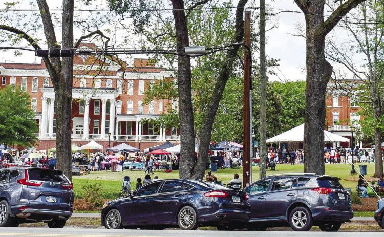 A good crowd gathered for the ArtHealthy Festival on Georgia College &amp; State University’s front campus.