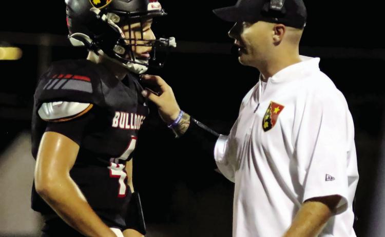 Bulldogs head coach Gavin Tierce has a heartto- heart with with junior Cason Dennis during a recent game. TREY NORRIS/ Staff