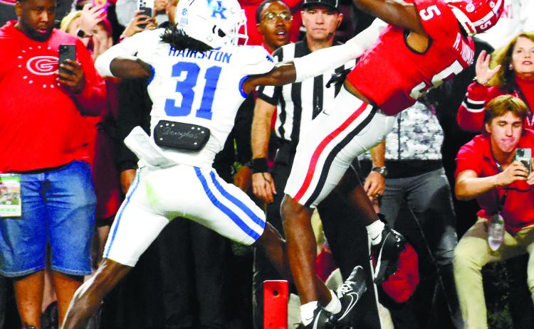 Wide receiver Rara Thomas (5) catches a touchdown pass over a Kentucky defender for Georgia’s second score of the night. BRENDAN KOERNER/Staff