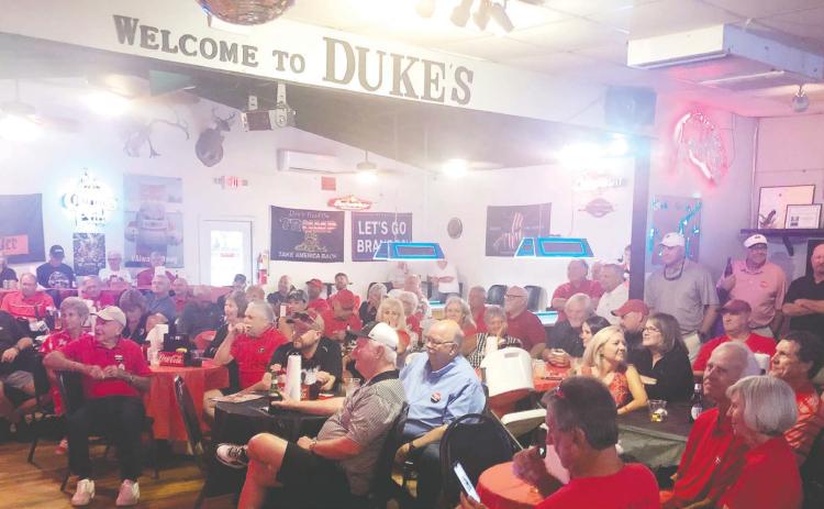 Georgia fans gather at Duke’s Lounge and Dawg House to hear Jeff Dantzler speak. GREENBERRY MOORE/Staff