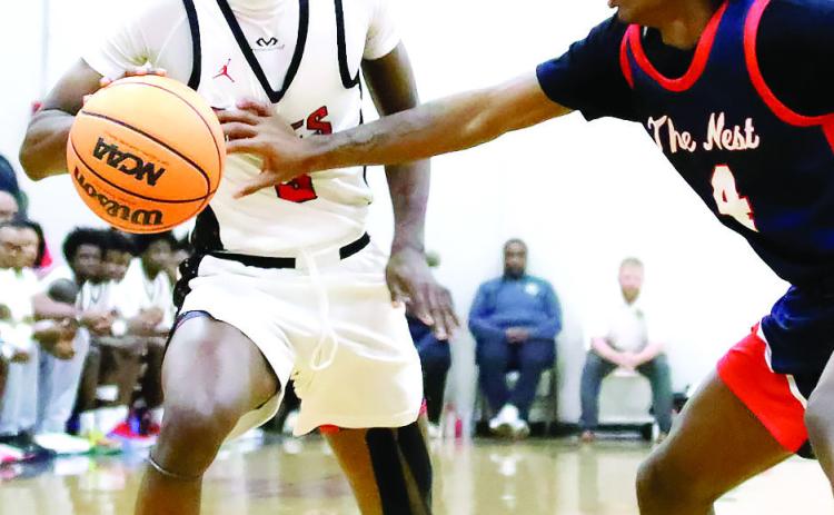 Baldwin’s Jared Mundie (left) scored 16 points and had a team-high six steals vs. Aquinas in the Braves’ final region game before the GHSA AAA Region 5 tournament. TREY NORRIS/Staff