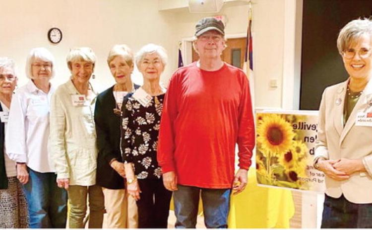 Milledgeville Garden Club learns about holiday bulb planting