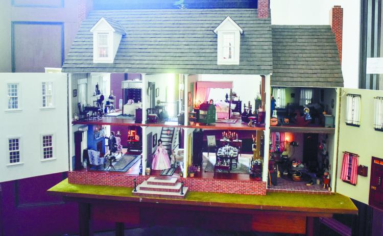 Cathrine Rowe began building the dollhouse in 1978 and created the majority of the miniatures inside, alongside buying some from miniature conventions that she used to attend.