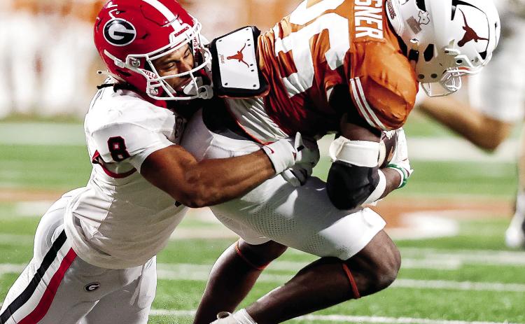 Jonel Aguero (8) tackles Texas running back Quintrevion Wisner. Augero recorded five tackles on the day with half of a TFL. COURTESY OF UGA ATHLETICS