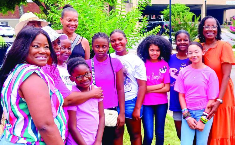 Ivy Pearls of Service Interest donates to Strong Daughters