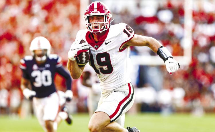 Georgia tight end Brock Bowers put the offense on his back against Auburn with eight catches for 157 yards and a touchdown.